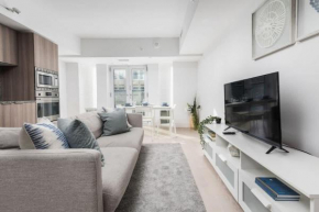 Practical Condo Downtown 3 Beds UofT